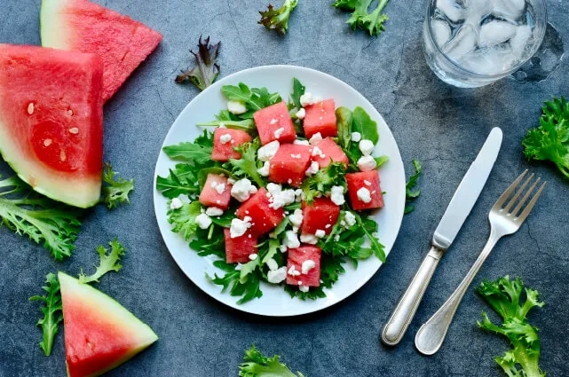 ensalada refrescante de sandia y pepino