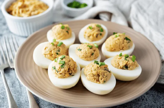 huevos rellenos con atun y mayonesa