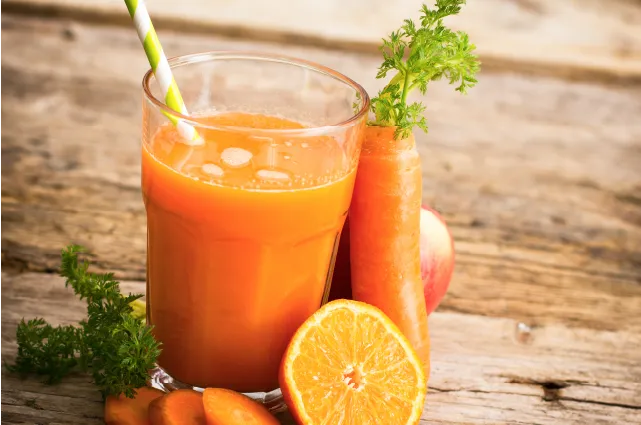 jugo detox de zanahoria y naranja