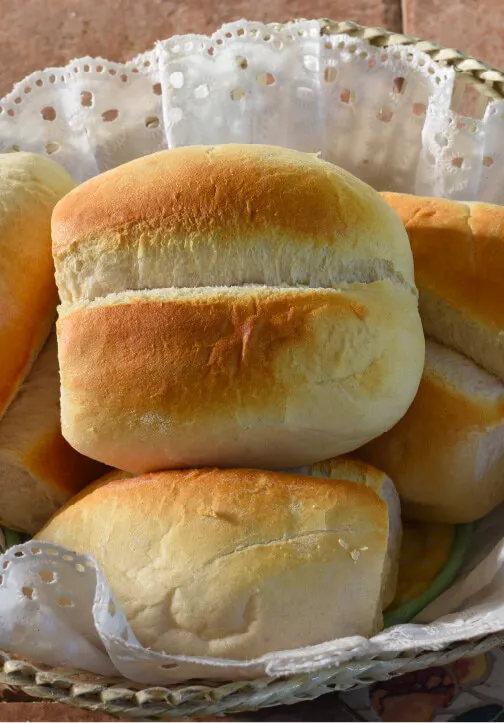 Imagen de marraquetas chilenas Pan con textura suave y corteza crujiente