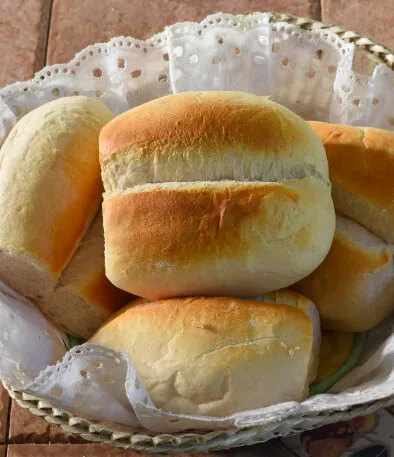 Imagen de marraquetas chilenas Pan con textura suave y corteza crujiente