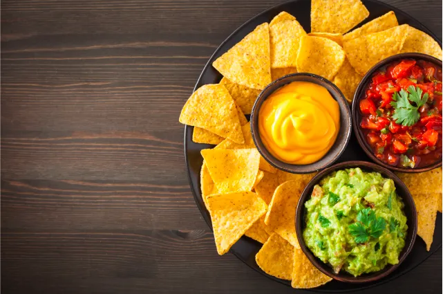 nachos guacamole y salsa