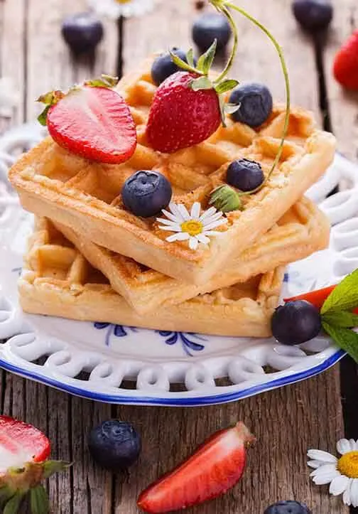 plato con waffles