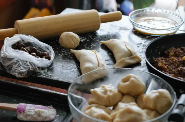 Preparación de empanadas de mariscos