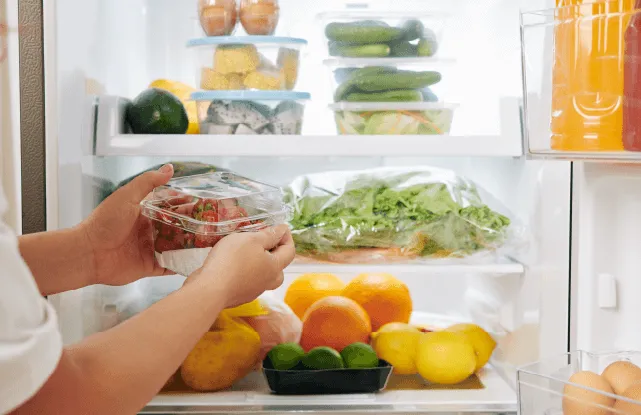 refrigerador ayuda a organizar una cocina