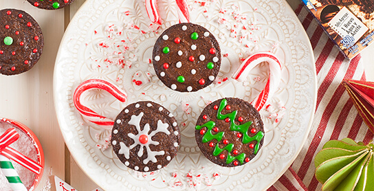 Bolitas de brownie navideñas