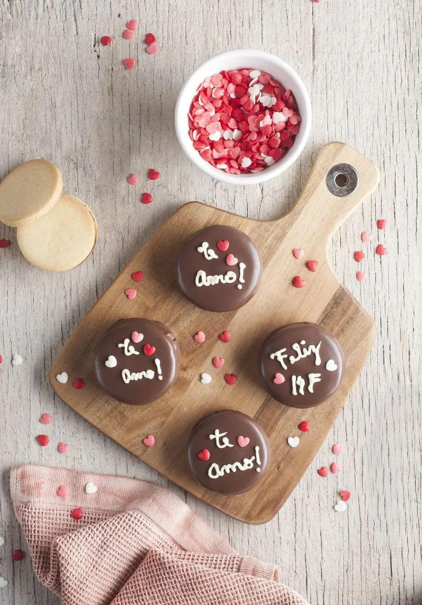 como decorar alfajores para el dia de san valentin