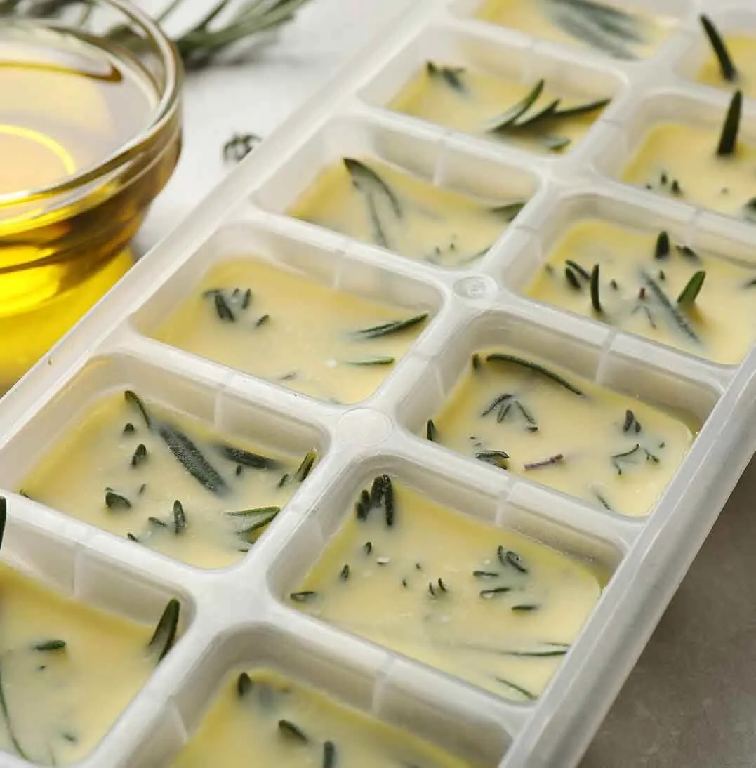 truco fácil para conservar hierbas frescas en la cocina